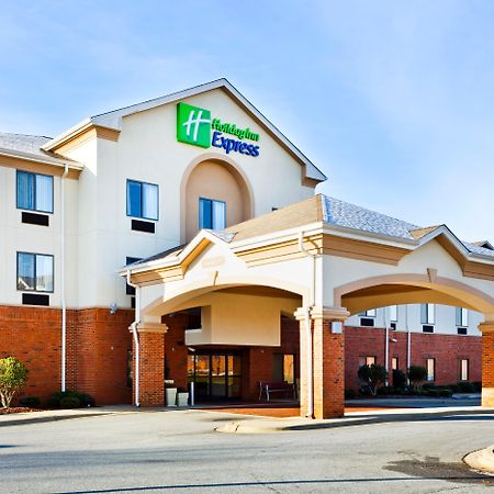 Holiday Inn Express Forest City By Ihg Exterior photo