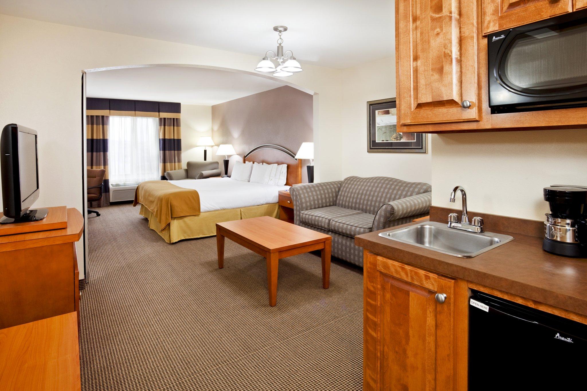 Holiday Inn Express Forest City By Ihg Exterior photo