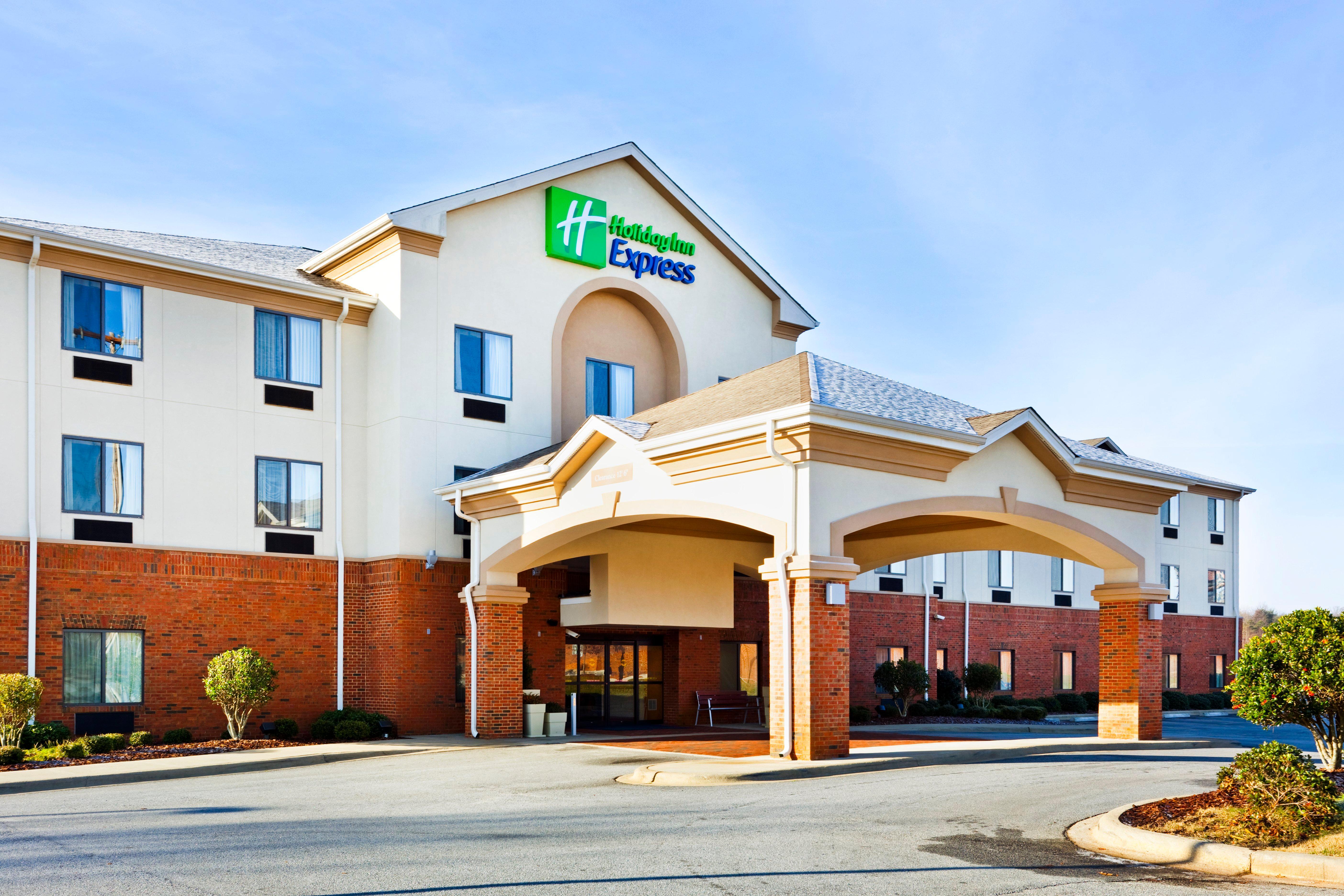 Holiday Inn Express Forest City By Ihg Exterior photo