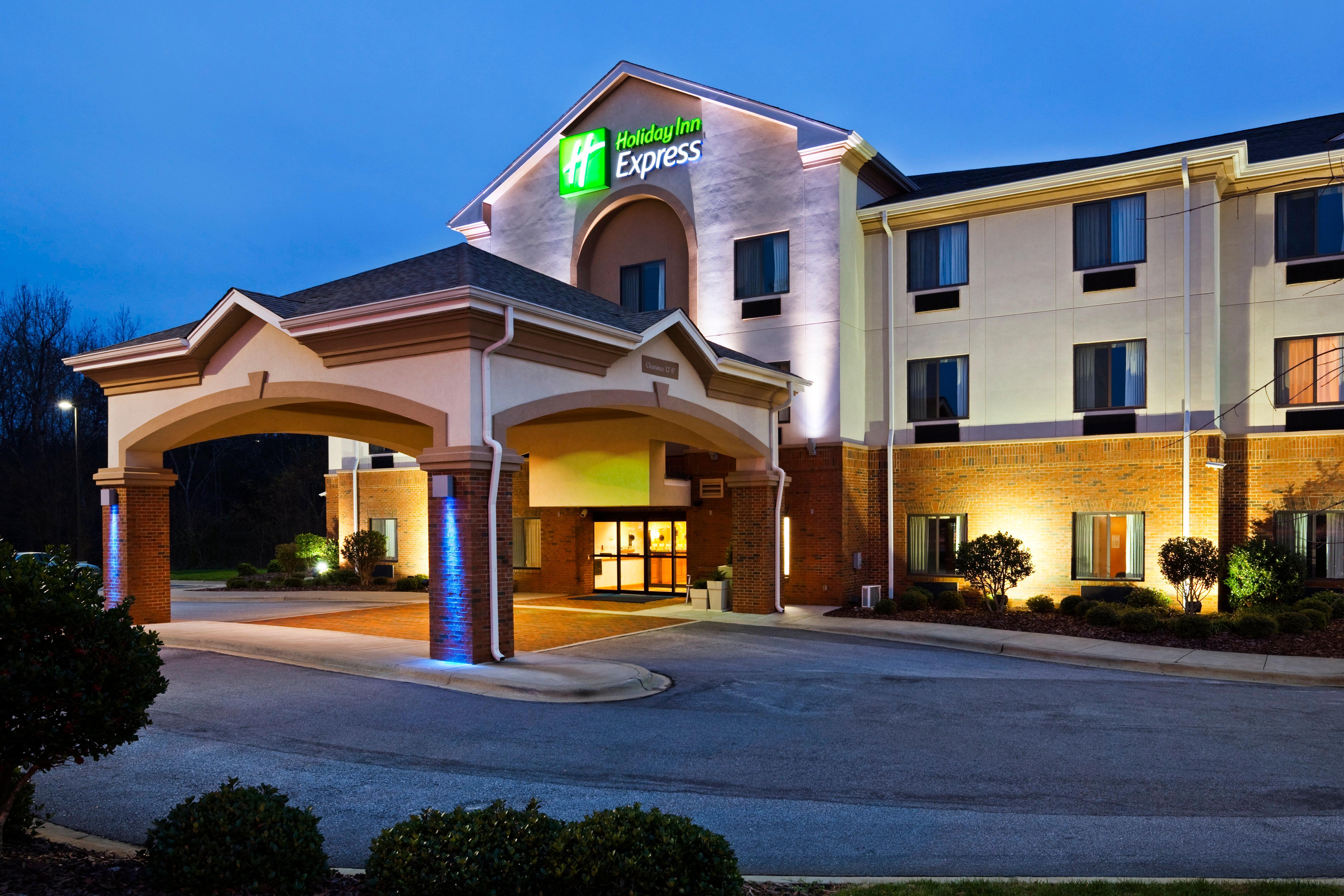 Holiday Inn Express Forest City By Ihg Exterior photo