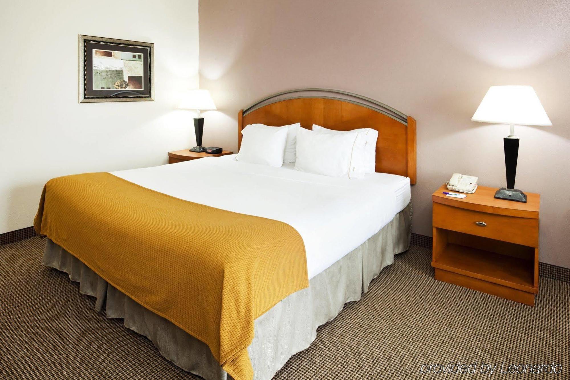 Holiday Inn Express Forest City By Ihg Exterior photo